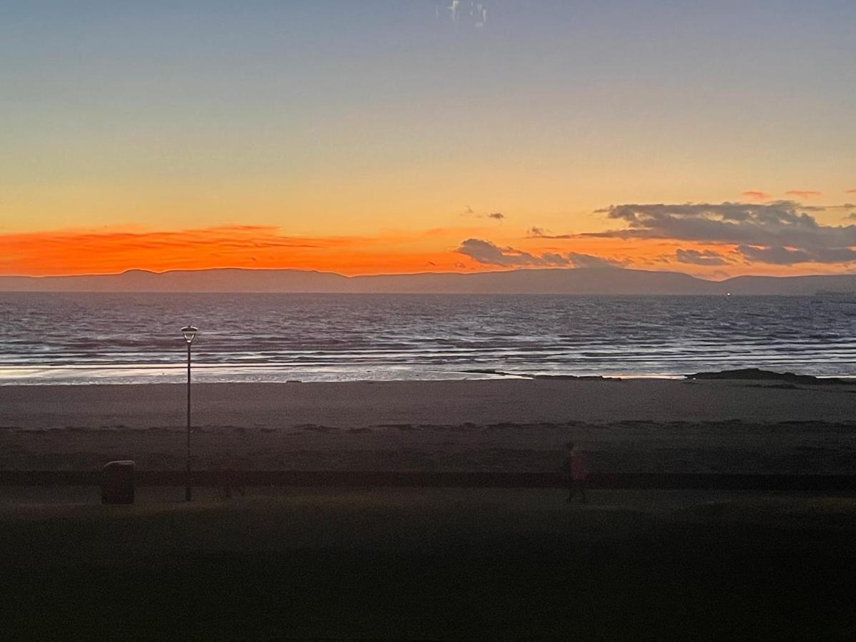 The Marine - Balcony - Beach View - Coorie Doon Stays Ayr Esterno foto